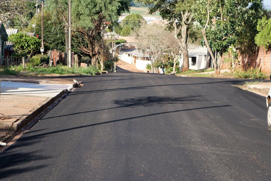 Recapeamento asfáltico no bairro do Jardim das Flores
